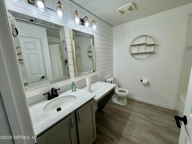 Building Photo - 14916 Durbin Cove Way