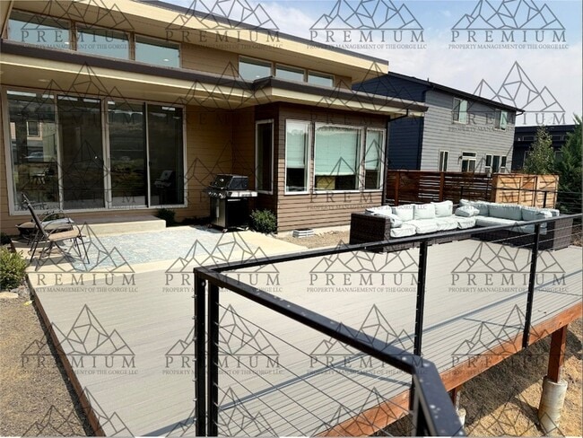 Building Photo - 3 BED 2 BATH FULLY FURNISHED HOME!!!