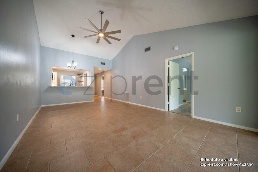 Building Photo - 4817 Winslow Beacon