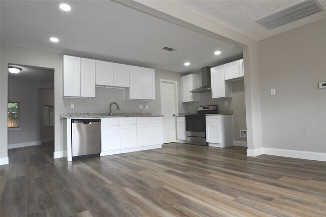 Building Photo - 8535 Tilgham St