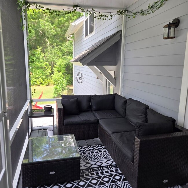 Building Photo - Spacious Buckhead home