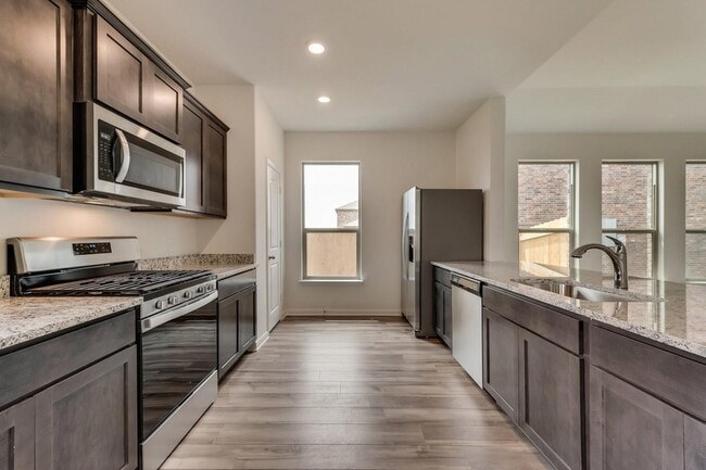 Building Photo - 833 Serena Dr