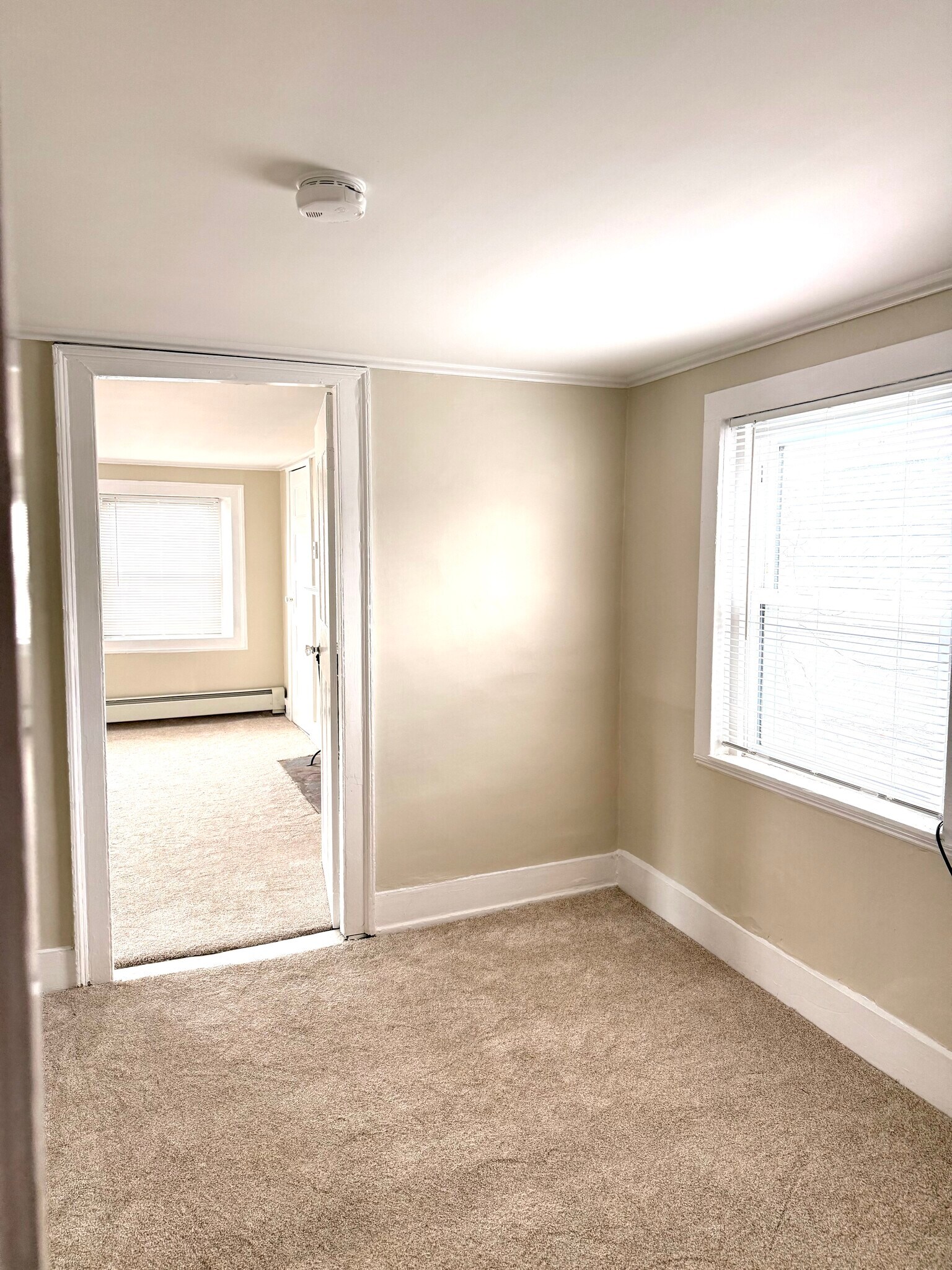 Building Photo - 10 Mall St