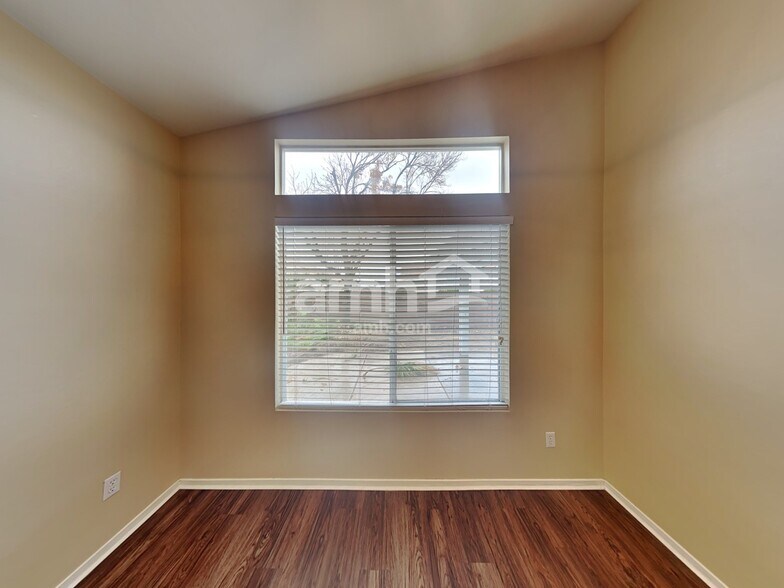 Building Photo - 1812 Sierra Valley Way