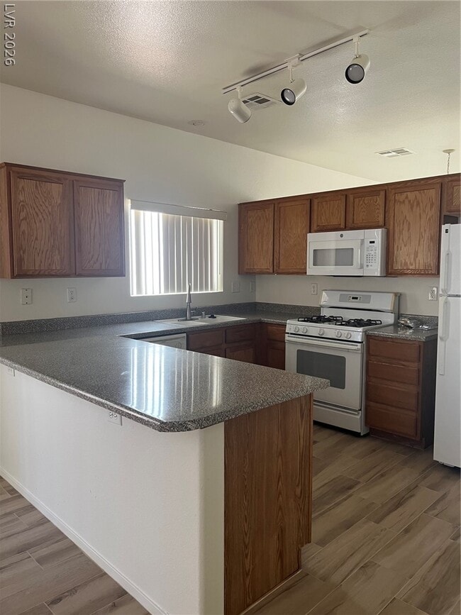 Building Photo - 6273 Highland Gardens Dr