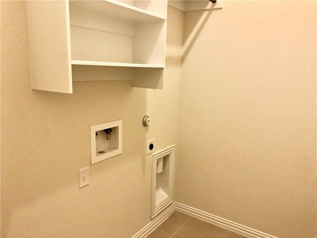Building Photo - 509 Vista Gardens Dr