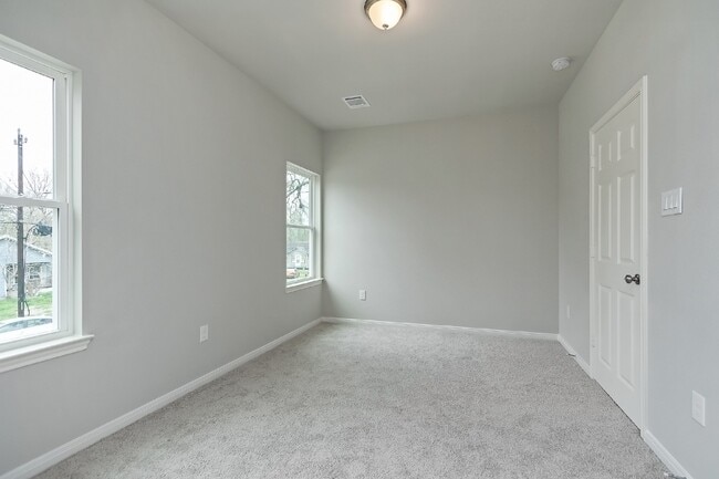 Building Photo - 1043 Marcolin St