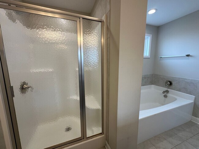 Building Photo - 5233 Debut Ave