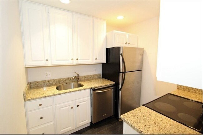 Building Photo - 473 Beacon St