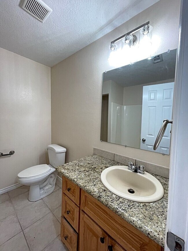 Building Photo - 1190 Bernice Ln