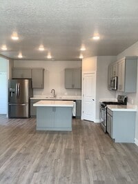 Building Photo - Townhome in Prime Spanish Fork Location