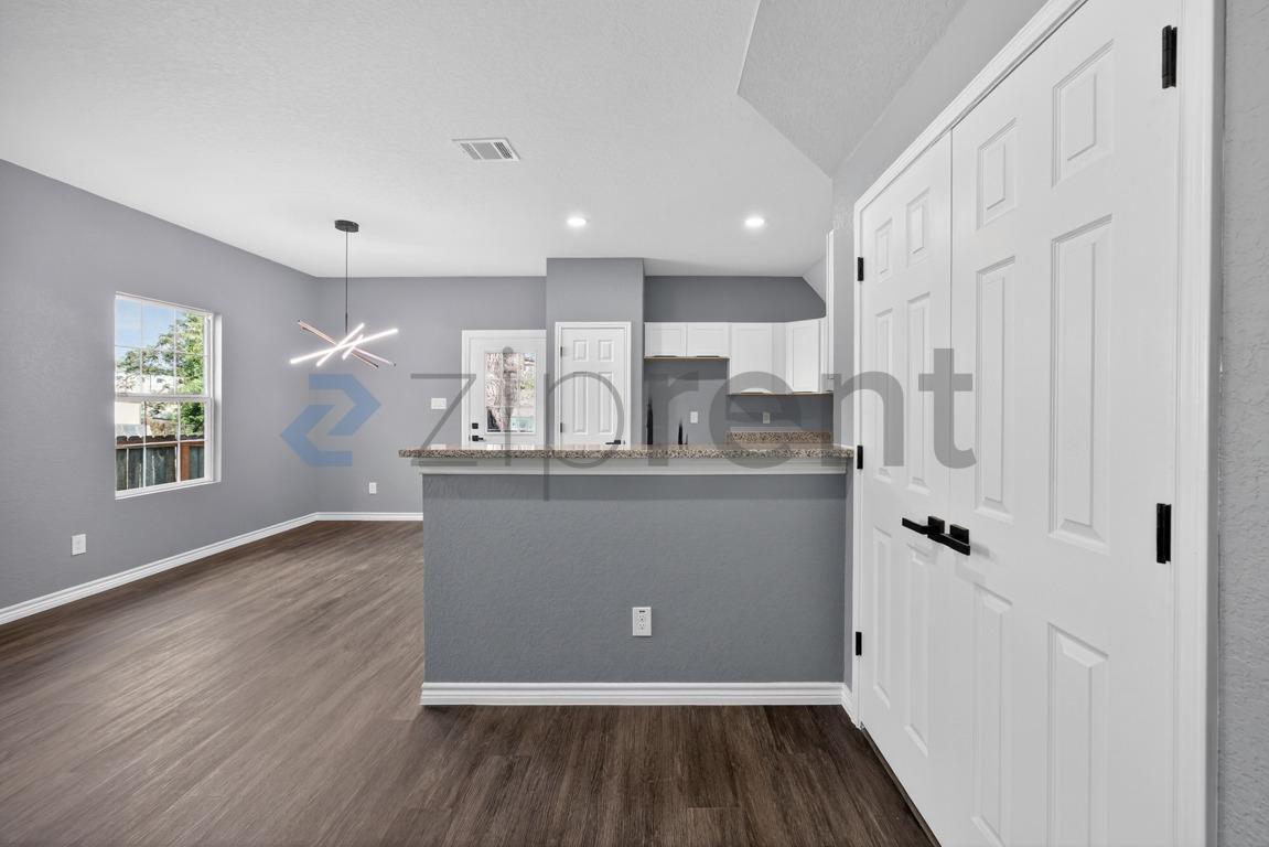 Building Photo - 113 Anderson Ave