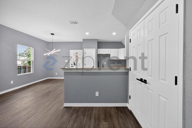 Building Photo - 113 Anderson Ave