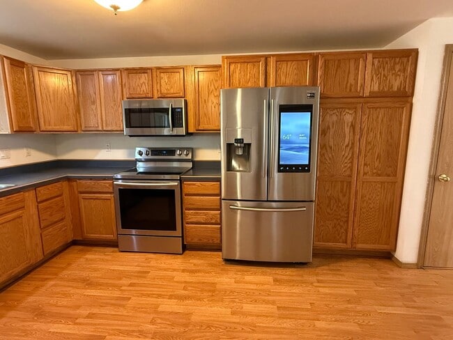 Building Photo - Wonderful open floor plan
