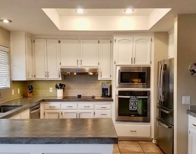Building Photo - Great home in Lemoore Coming Soon Early No...