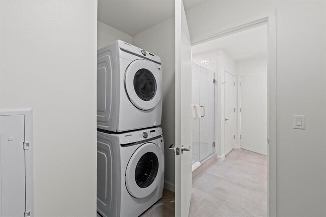 Building Photo - 2323 S Lamar Blvd