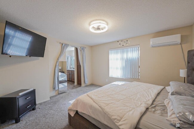 Building Photo - 643 13th St