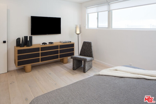 Building Photo - 8917 Cynthia St