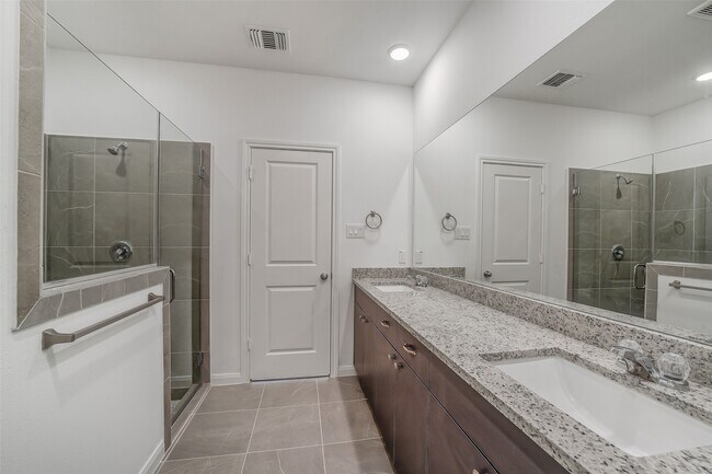 Building Photo - 11931 Pondwood Dr