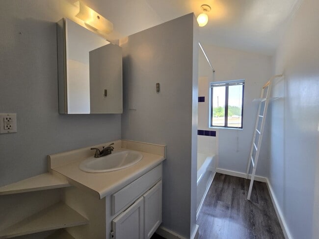 Building Photo - 808 Agua Fria St