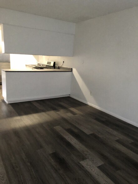 Building Photo - 570 Penrose Dr