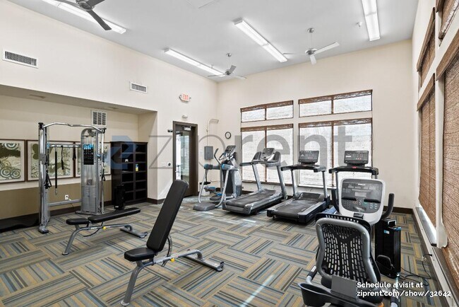 Building Photo - 634 Elderberry Dr