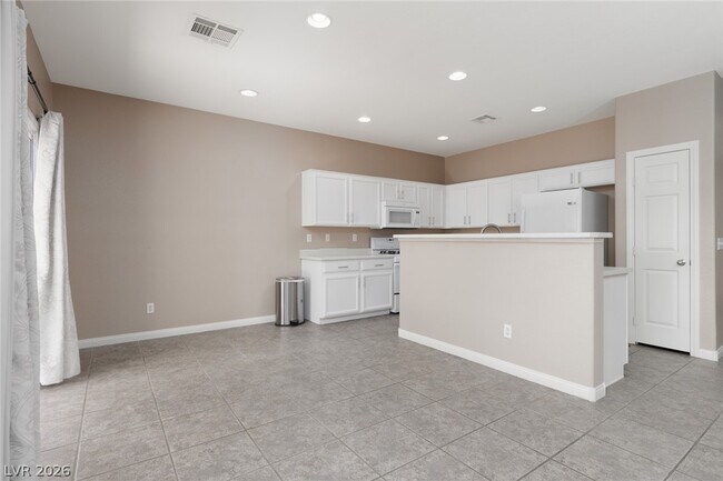Building Photo - 5432 N Roaring Surf Dr