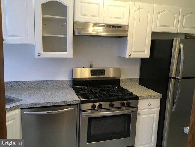 Building Photo - 2477 W Cold Spring Ln