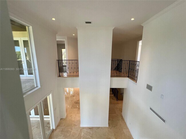 Building Photo - 573 Satinwood Dr