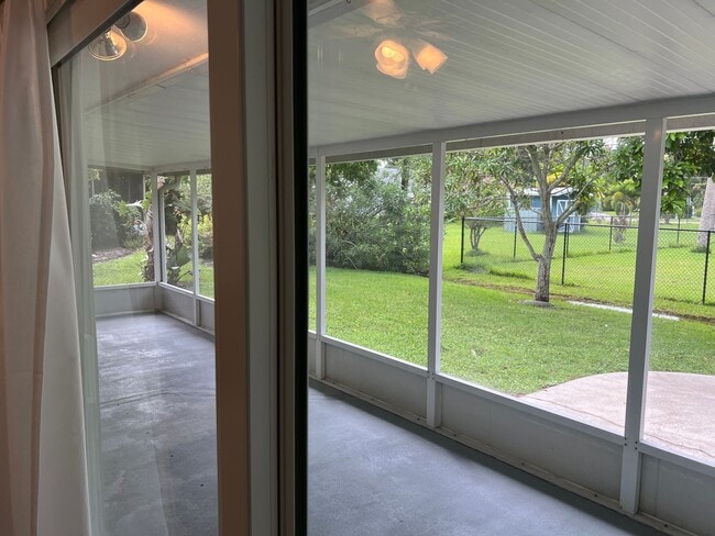 Building Photo - 2 Bedroom 2 Bath Single Family Home