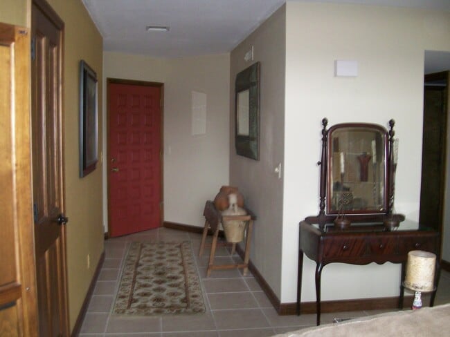 Building Photo - Vacation Rental: Beautiful Country Club To...