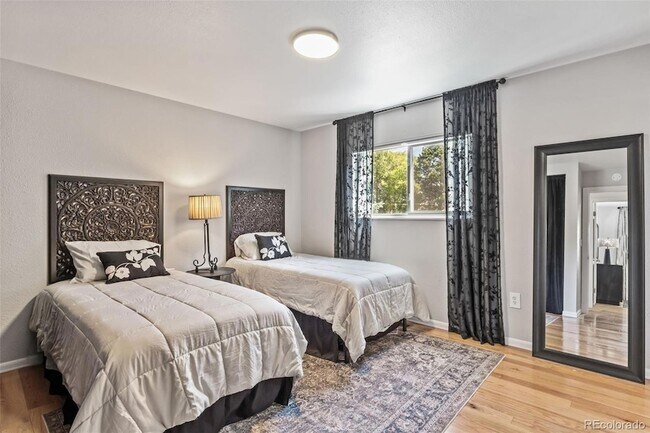 Building Photo - 5585 Escondido Dr