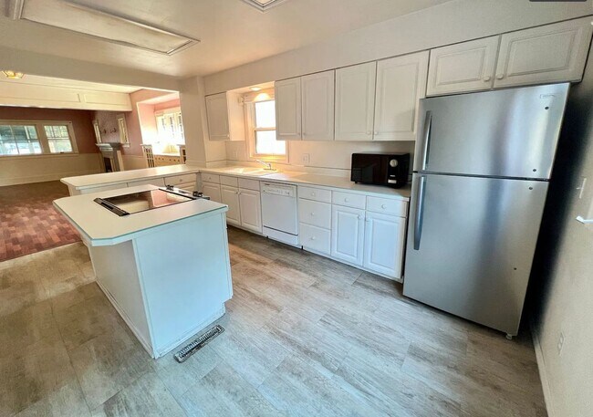 Building Photo - 108 Burlington Ave