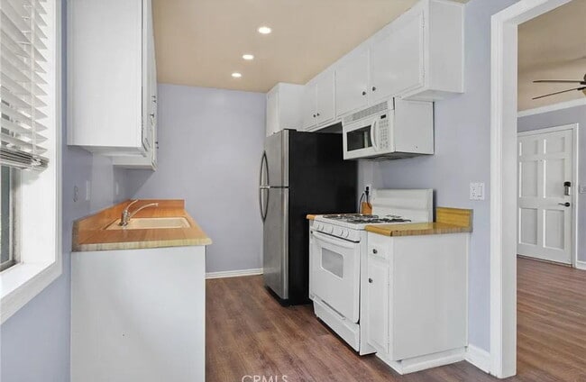 Building Photo - "Chic 1-Bed Apartment in Orange, CA with H...