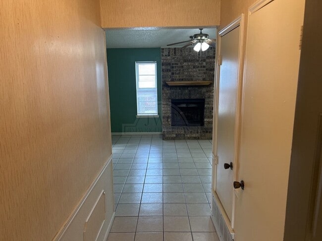 Building Photo - 2608 Jade Rd