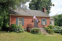 Building Photo - Charming Home With Fenced Yard