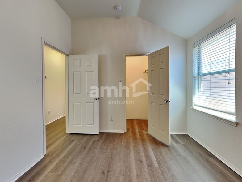 Building Photo - 10624 Cochron Dr