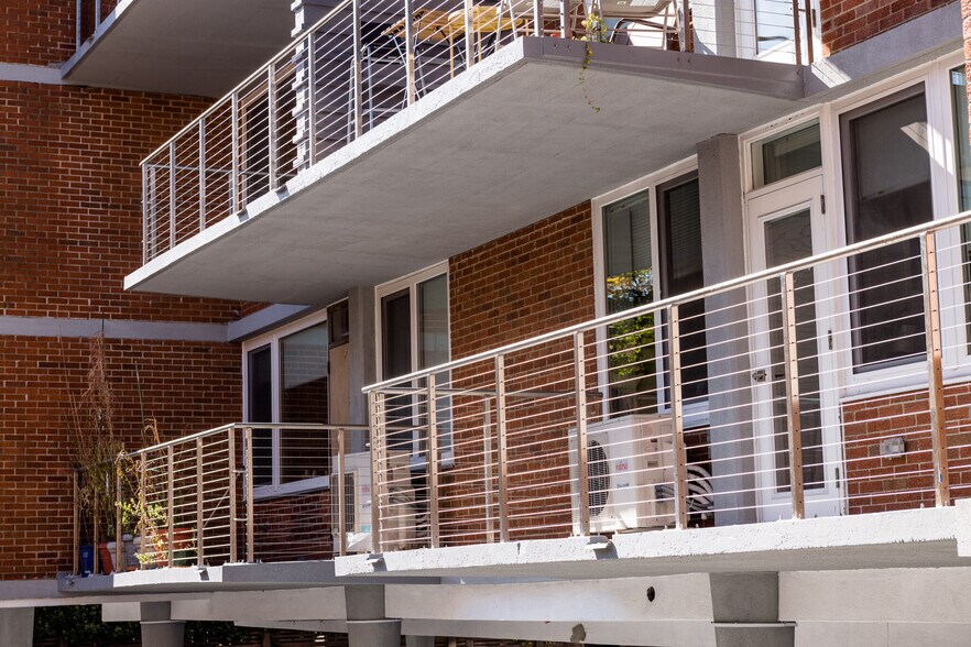 Building Photo - 333 Harvard St