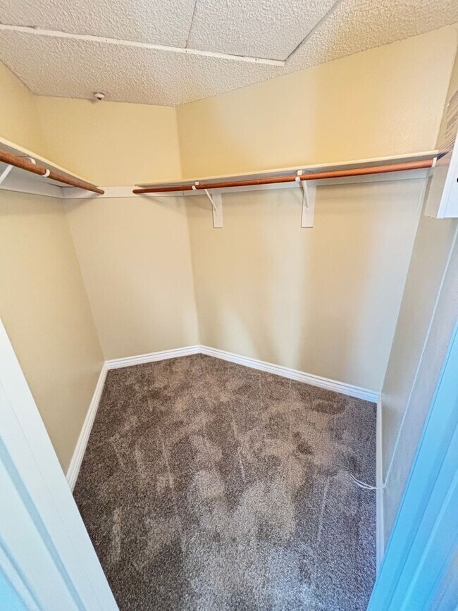 Building Photo - 2 BEDROOM IN 55+ COMMUNITY OF JESS RANCH