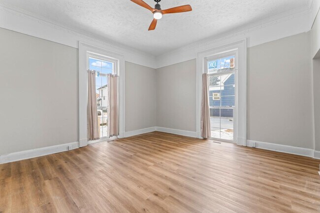 Building Photo - 621 E Main St