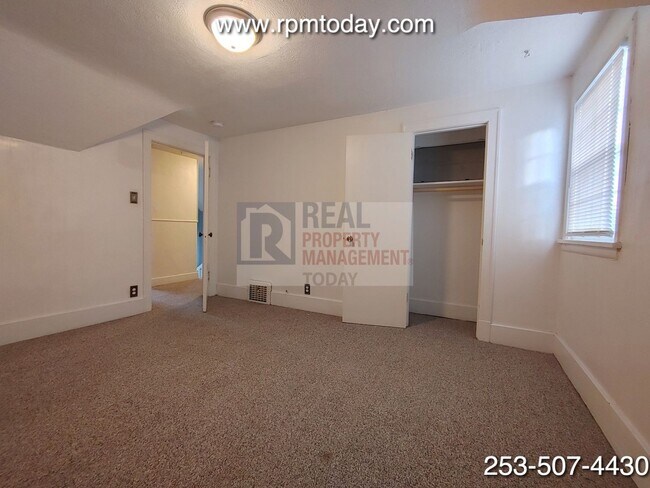 Building Photo - Barlow-1703 (Olympic Group)