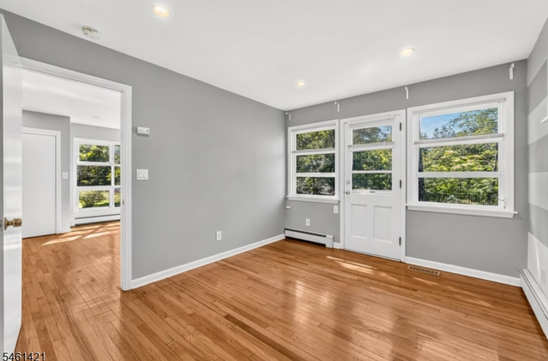 Building Photo - 879 Vosseller Ave