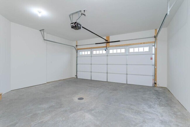 Building Photo - 3504 Green Pastures Ln