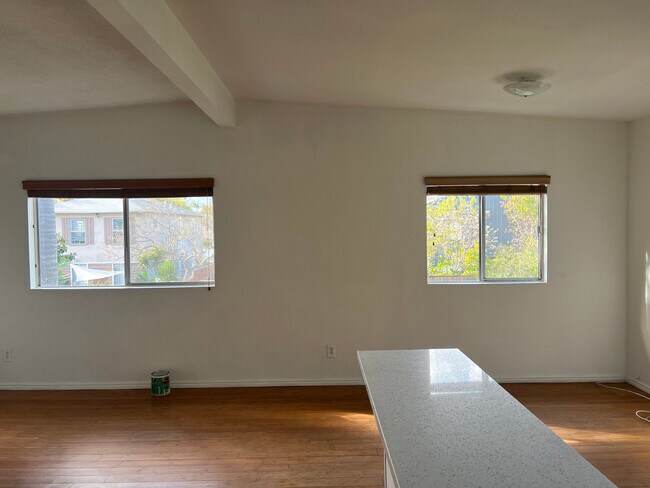 Building Photo - 652 San Juan Ave