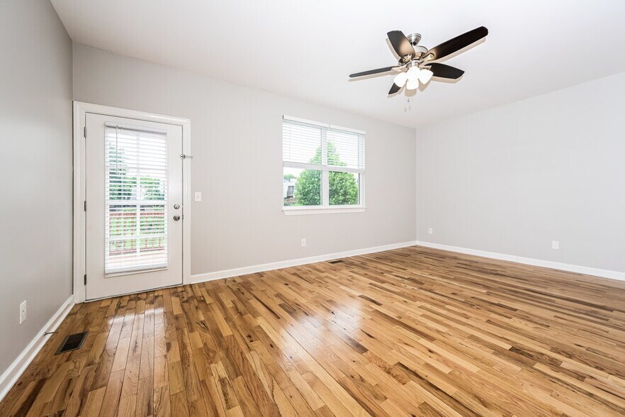 Building Photo - 513 Sarver Ave