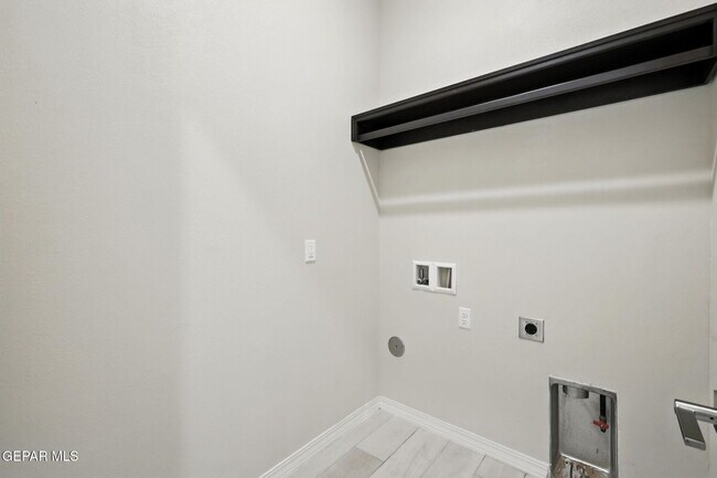 Building Photo - 14937 Tierra Mirage Ave