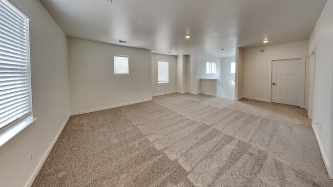 Building Photo - Luxury Modern 3 Bedroom 2.5 Bathroom Home with a Bonus Room in Deer Creek Schools (Neighborhood P...