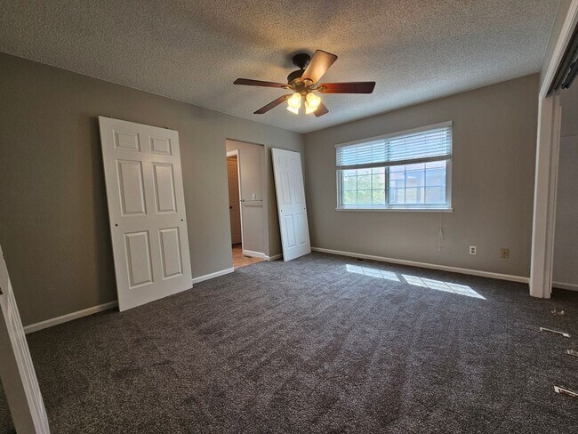Building Photo - Aurora Highlands 3 Bed 2 1/2 Bath House w/...