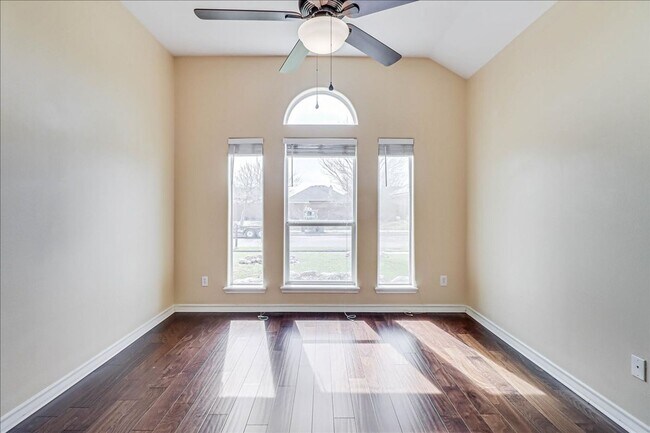 Building Photo - 5834 Aava Dr