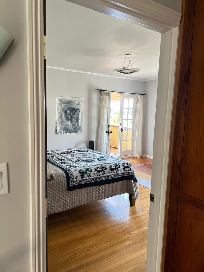 first bedroom loooking to balcony - 6123 Scenic Ave